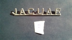 Emblème JAGUAR sur le coffre arrière pour  JAGUAR (MK2,MK10,E type,....) VENDU