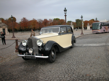 Rolls-Royce Silver Wraith of 1947 with separation driver.